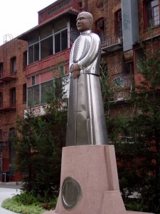 Statue of Sun Yat Sen by Beniamino Bufano.  Photo by Tom Spaulding.